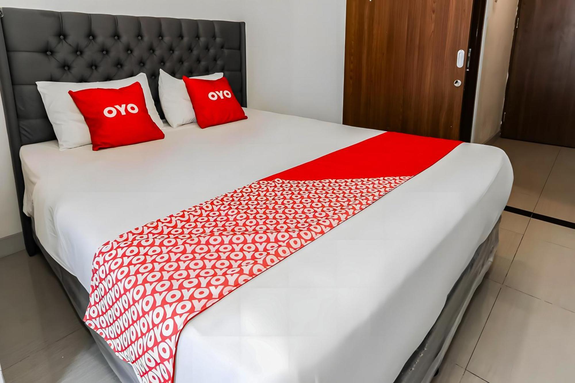 Oyo 93703 F88 Hotel Bekasi Kültér fotó